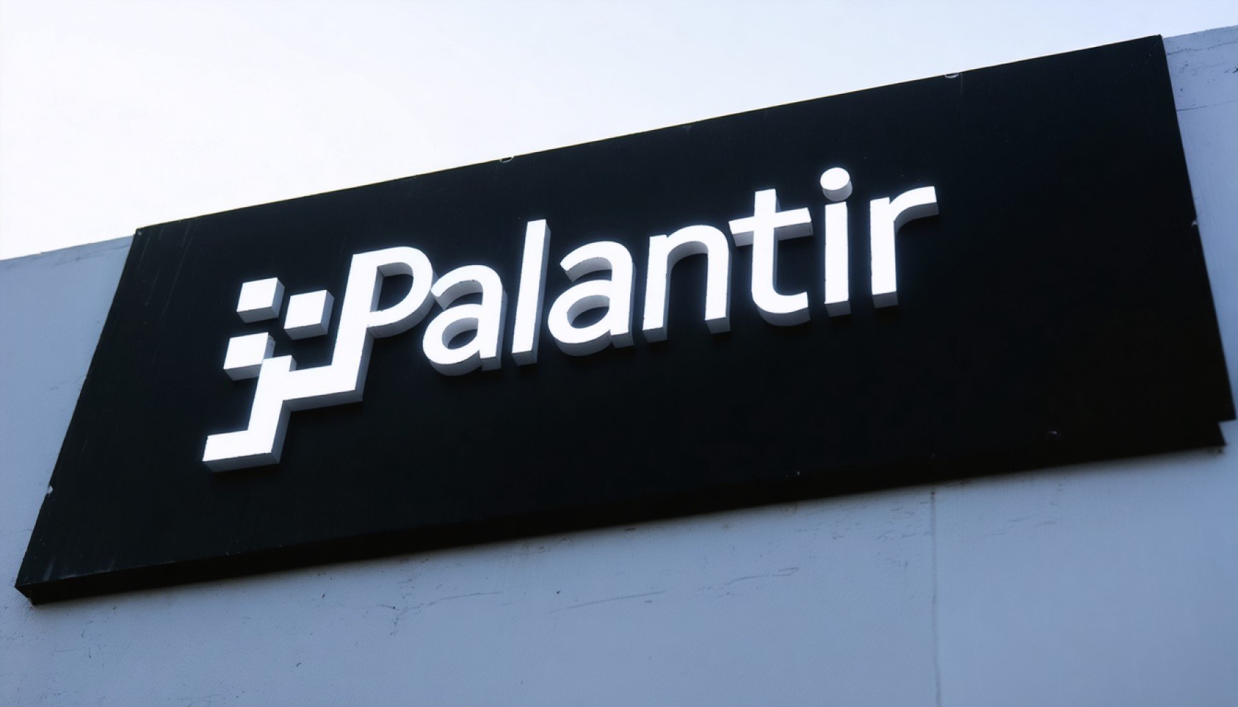 Is Palantir Poised to Become the Next Trillion-Dollar Tech Titan?